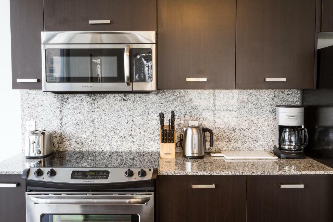 Altitude Suites Bay Street - Holiday Bonus - Free Parking Toronto Luaran gambar